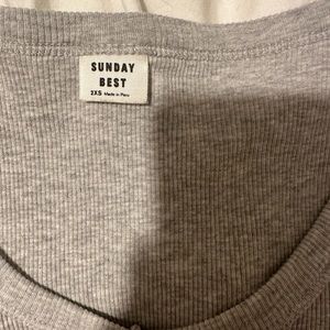 aritzia sunday best grey v neck size 2xs